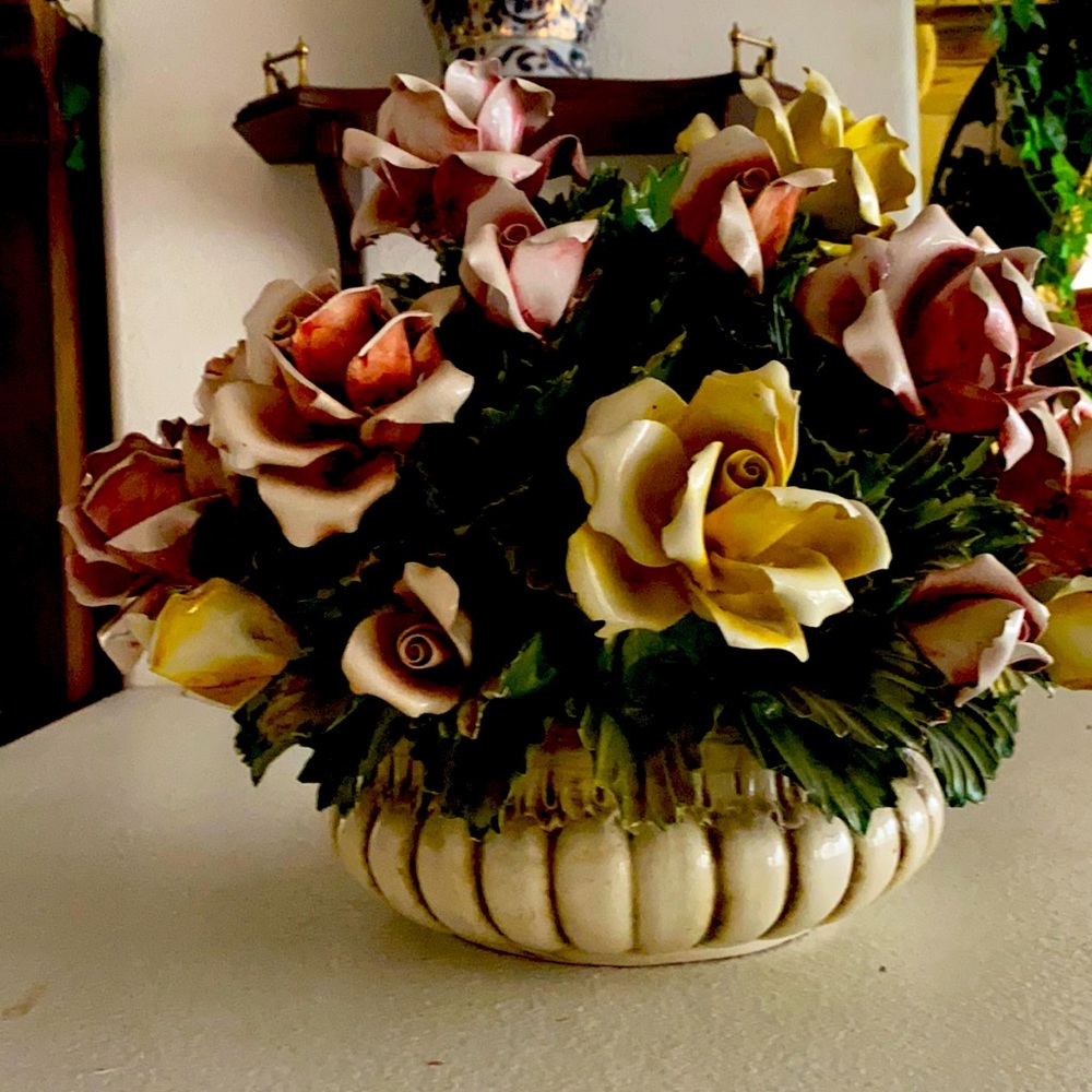 Large centerpiece Capidimonte  antique ceramic roses 🌹